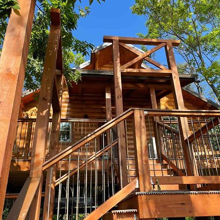 Cricket Hill Treehouse By Amish Country Lodging Millersburg Exterior photo