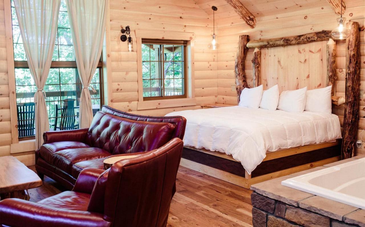 Cricket Hill Treehouse By Amish Country Lodging Millersburg Exterior photo