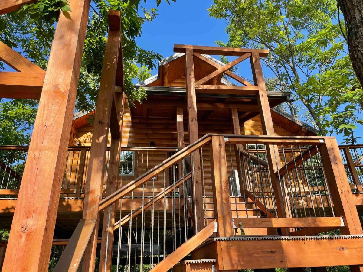 Cricket Hill Treehouse By Amish Country Lodging Millersburg Exterior photo