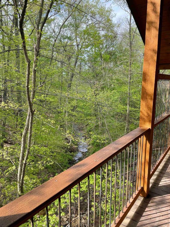 Cricket Hill Treehouse By Amish Country Lodging Millersburg Exterior photo