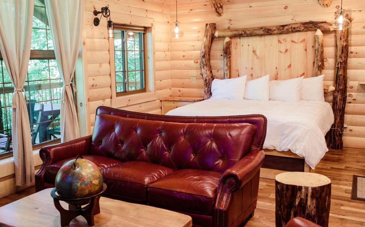 Cricket Hill Treehouse By Amish Country Lodging Millersburg Exterior photo
